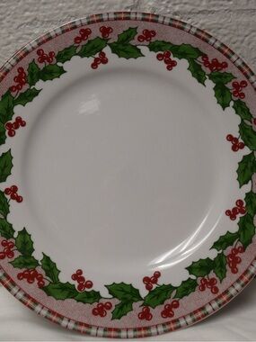 Vintage Essential Home Christmas 2005 Tartan Ribbon Holly Berry (4) Plates 8.5”
